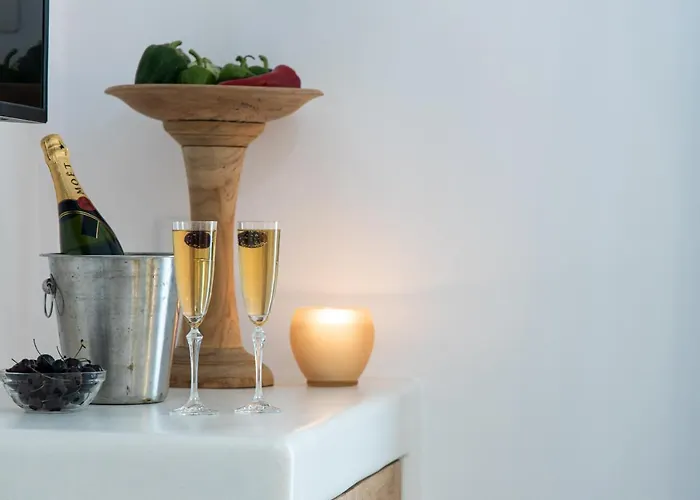 Flora (adults Only) 2* Naxos City