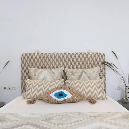 Flora (adults Only) 2* Naxos City