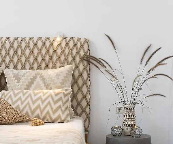 Flora (adults Only) Otel