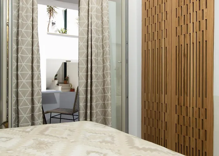 Hotell Flora (adults Only) 2*